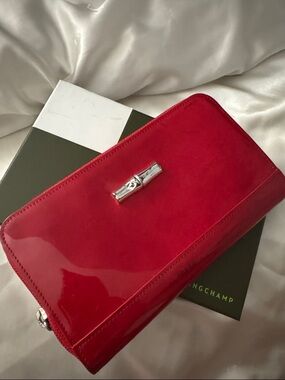 Grab your red LongChamp wallet! Very good condition and roomy!